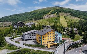 Basekamp Mountain Budget Hotel
